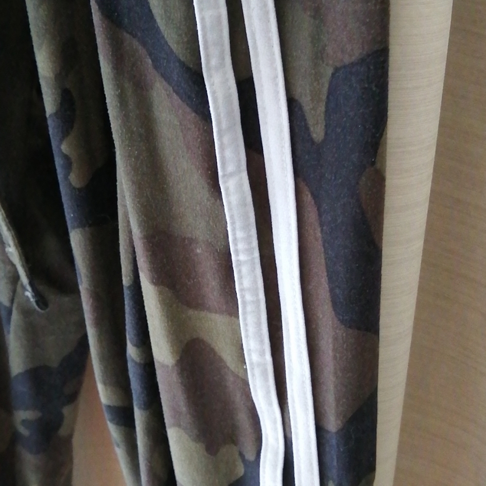 Army pattern jumpsuit. - Picture 5 of 5